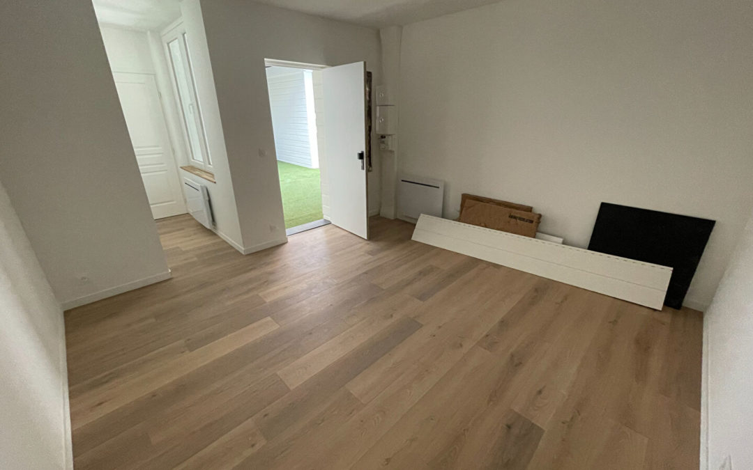 A VENDRE – Studio entièrement rénové  – VAUBAN/NATIONALE