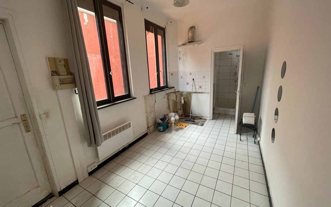 Appartement 2 pièces avec cour – fort potentiel après rénovation – VAUBAN