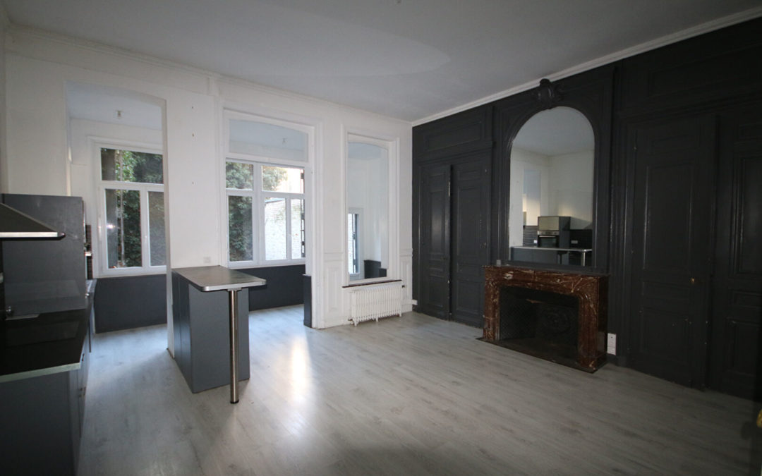 A VENDRE – Appartement grande surface avec bel exterieur et garage – VAUBAN