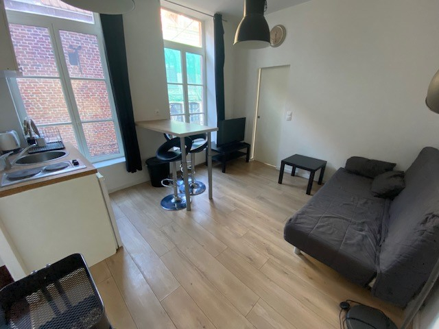 T2 MEUBLÉ de 28 m², rue des Bouchers