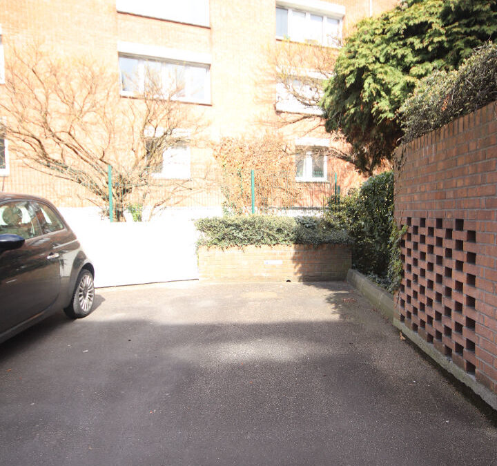 Emplacement de parking, 33 rue Solférino