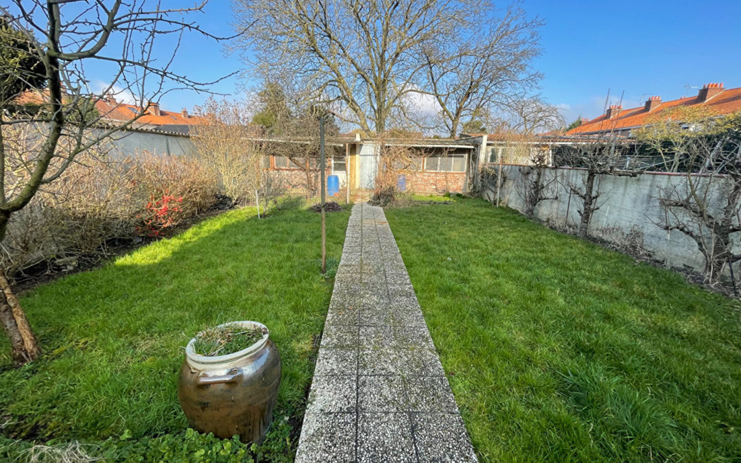 A VENDRE – Maison bâtir à rénover d’environ 110m² avec jardin, garage et cave – HALLENNES-LEZ-HAUBOURDIN