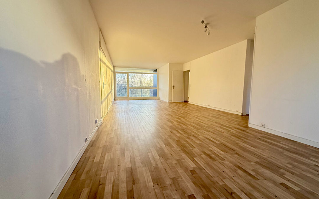 A VENDRE – Type 3 au dernier étage avec balcon et parking – proche transports – CROIX BARBIEUX