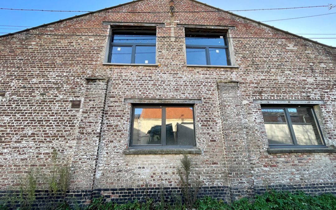 A LOUER : Local commercial brut à aménager 120 m² sur deux niveaux