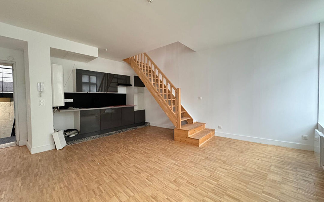 A VENDRE – Type 2 en duplex rénové – Emplacement exceptionnel – LILLE HYPERCENTRE