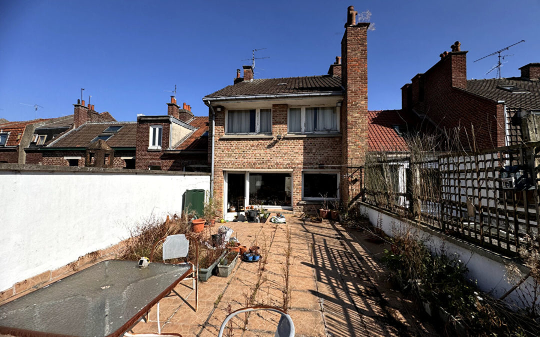 MAISON AVEC JARDIN ET GARAGE