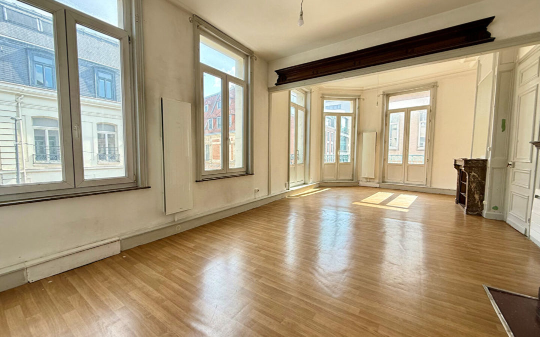 Grand studio de 43 m² ? Charme, lumière et fort potentiel ? Vieux Lille
