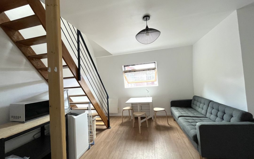 Joli T1 bis en duplex meublé à 2 pas du métro République !