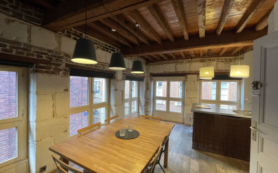Beau T2 en Duplex avec meubles à disposition – Vieux Lille !