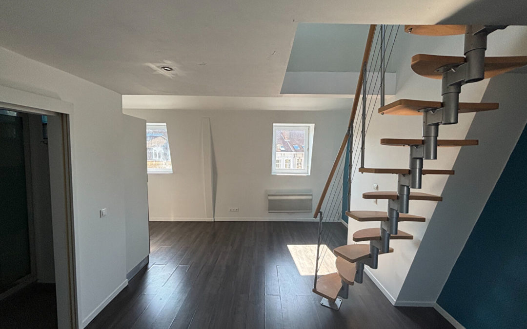 Magnifique T3 de 47.31 m² en Duplex refait à neuf situé rue Ernest Deconninck à Lille.