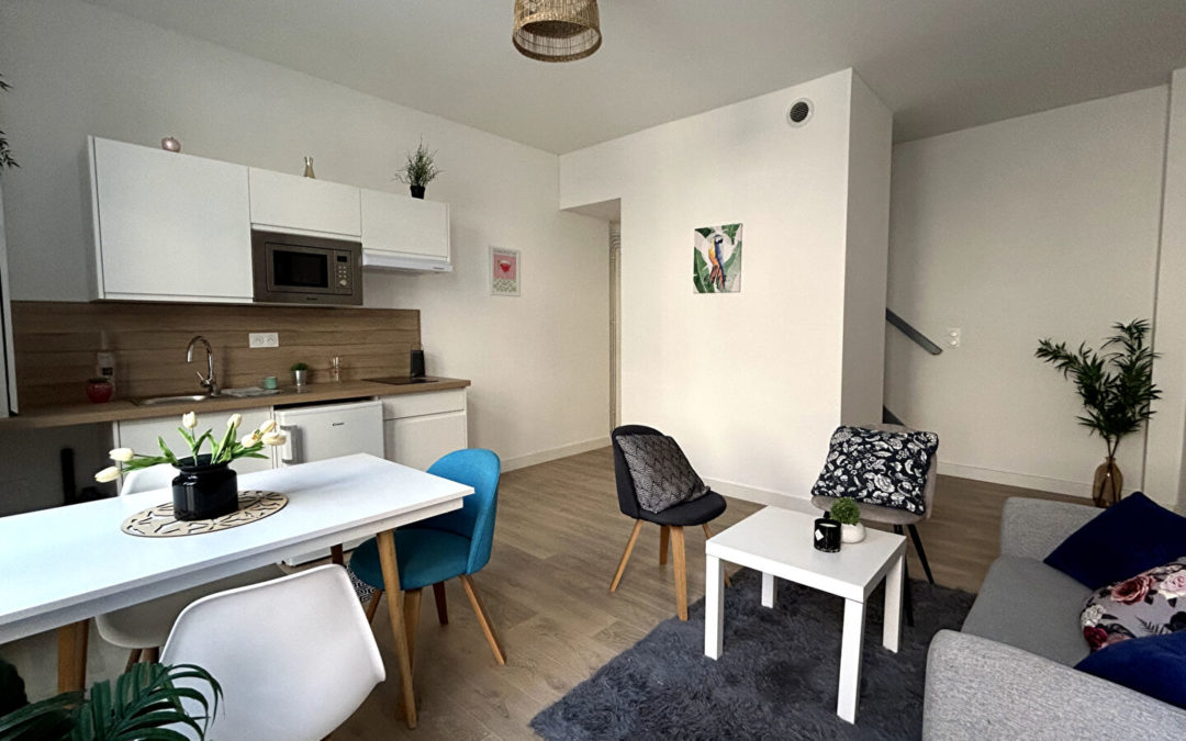MAISON TRIPLEX AVEC COUR DE 20M2 SAINT MICHEL