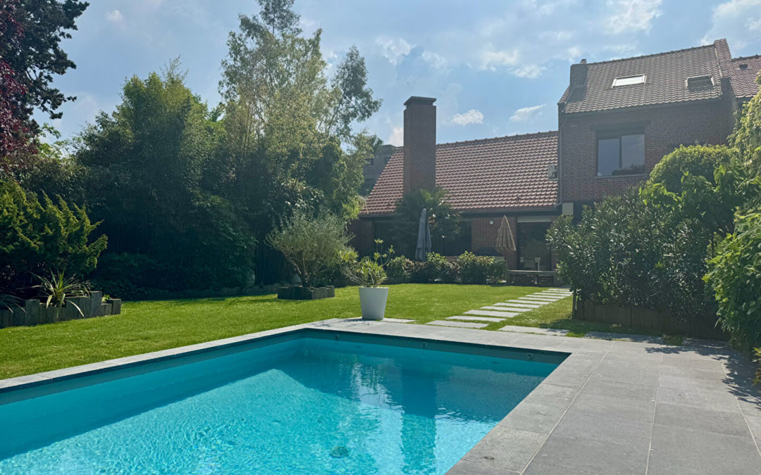 SPLENDIDE MAISON DE 250 M2 AVEC PISCINE – EURATECHNOLOGIE