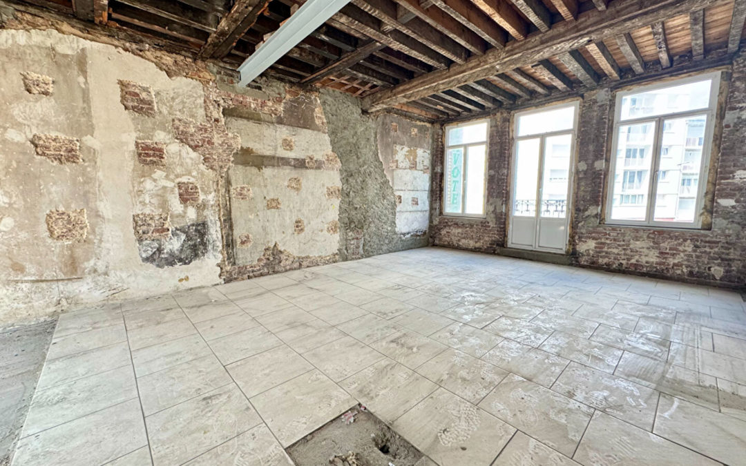 APPARTEMENT EN TRIPLEX A RENOVER – SEBASTOPOL