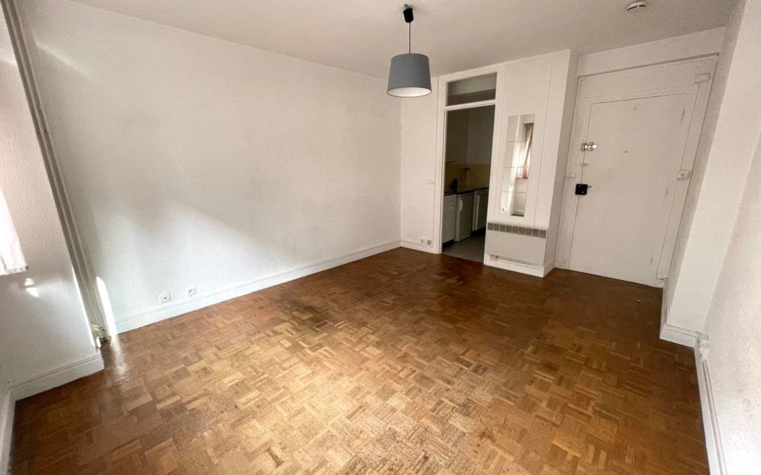 Joli studio rue Gombert à Lille, proximité République.