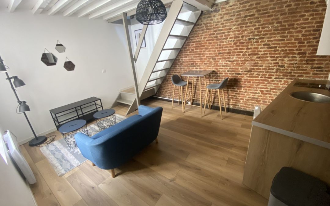 Joli T1bis avec mise à disposition du mobilier situé rue de la Monnaie dans le Vieux Lille.