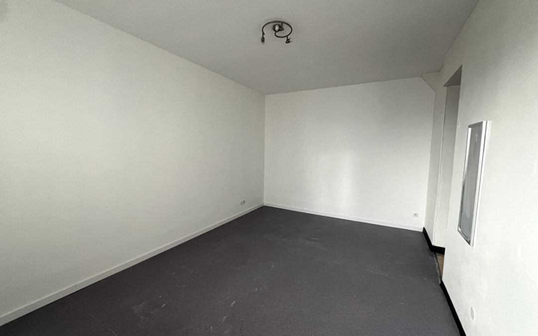 Studio de 23,26m2 AVEC MEUBLES A DISPOSITION rue Gabrielle Bouveur