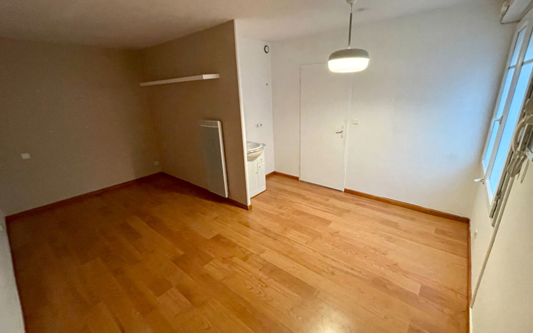 A VENDRE – Studio d&rsquo;habitation ou Local d&rsquo;activité pour profession libérale – VIEUX LILLE