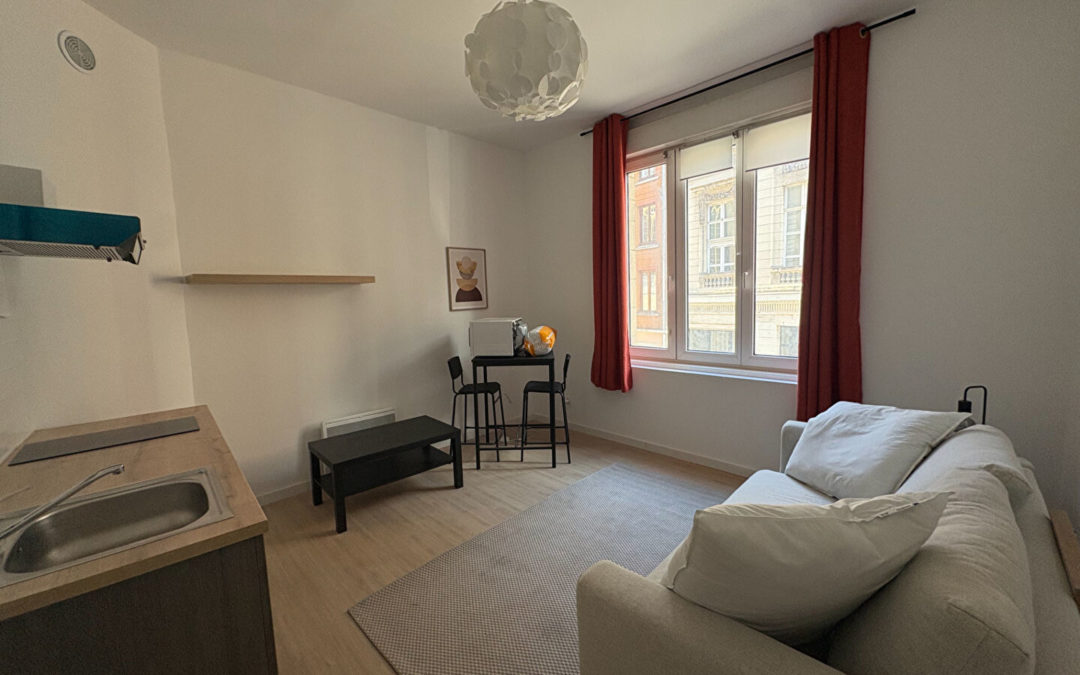 Studio entièrement rénové et meublé de 27.61m2 situé rue Saint Genois.