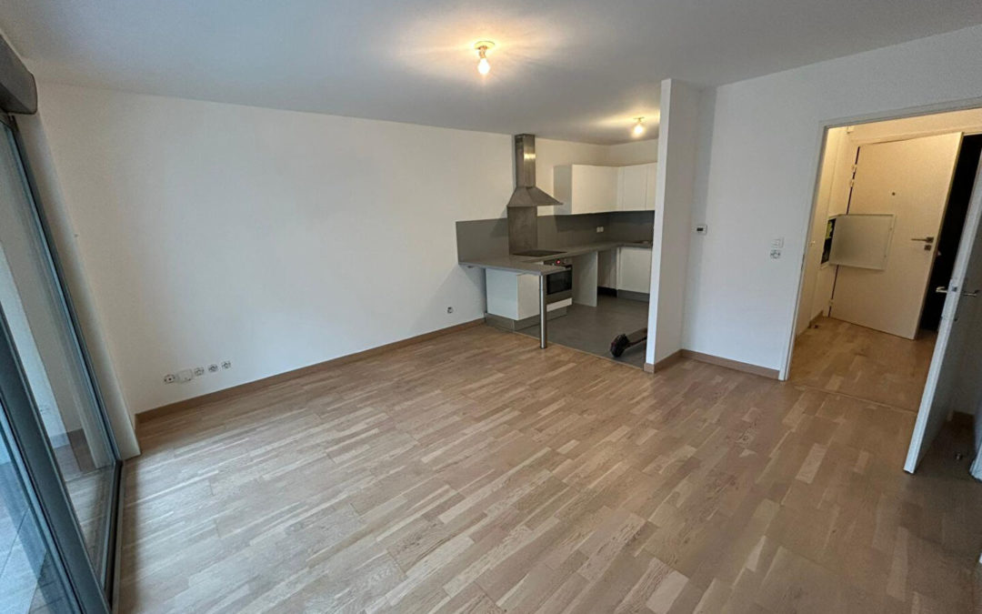 Beau T2 dans une résidence sécurisée rue de la Reine Astrid – parking !