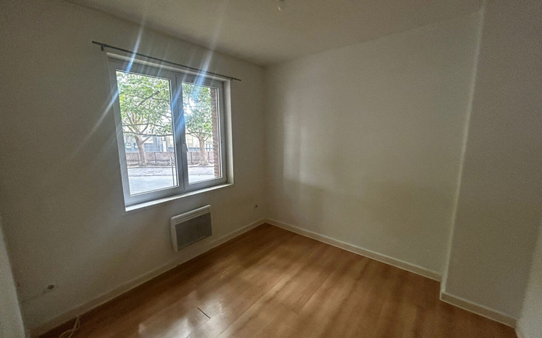 Appartement T4 de 90.94m2 situé Rue Maurice Ravel avec place de parking.