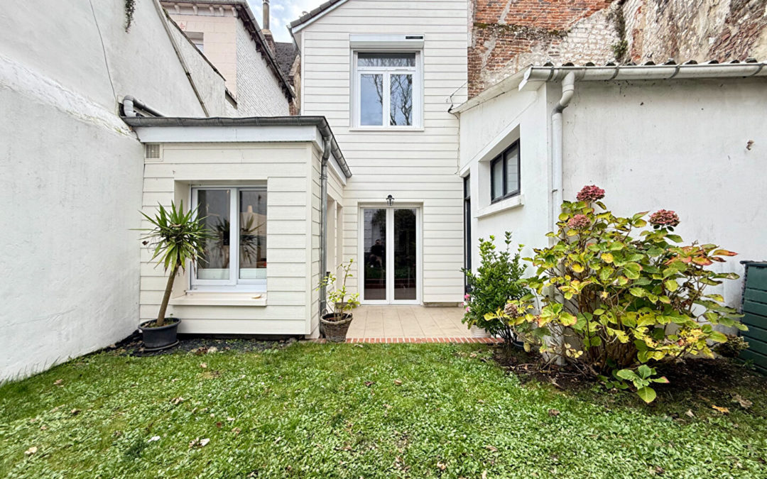 Exclusivité – Maison rénovée avec jardin au coeur de Montreuil-sur-Mer (Ville Haute )