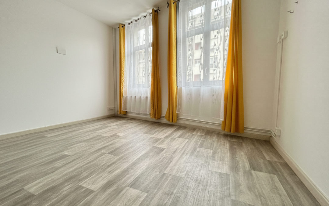 APPARTEMENT 2 PIÈCES AVEC PARKING – RUE DE DOUAI