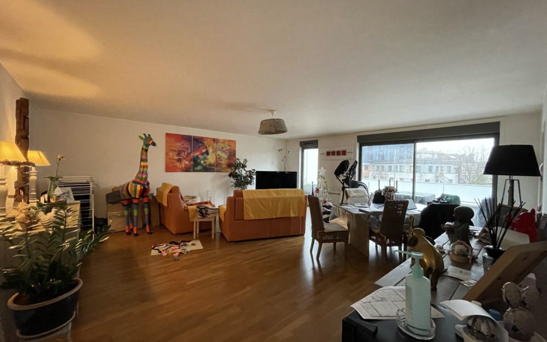 Beau T4 dans une résidence sécurisée rue de la Reine Astrid – Terrasse – Double garage !