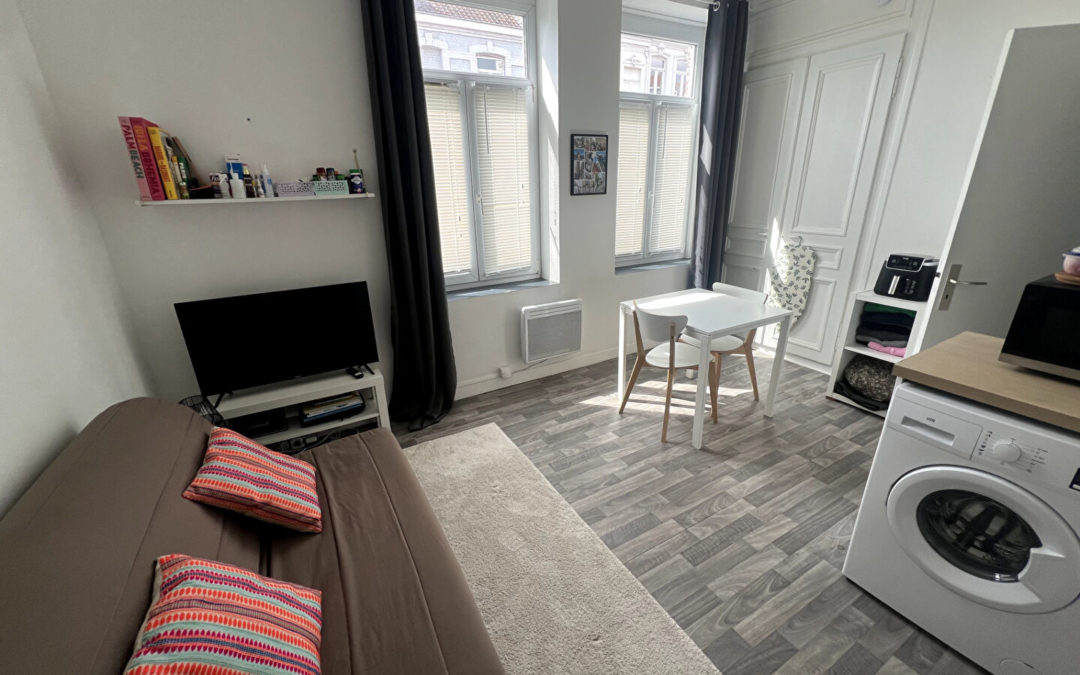 A LOUER Studio meublé situé Rue Caumartin à Lille