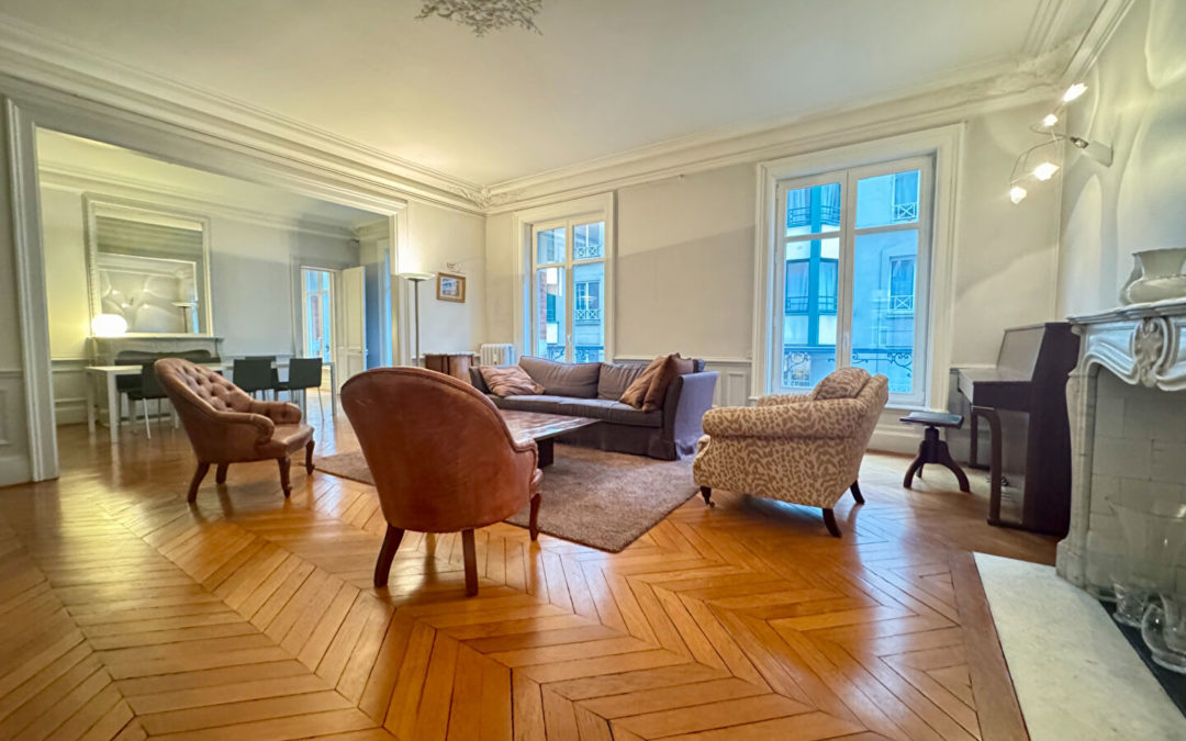 APPARTEMENT BOURGEOIS AVEC PARKING – VIEUX LILLE