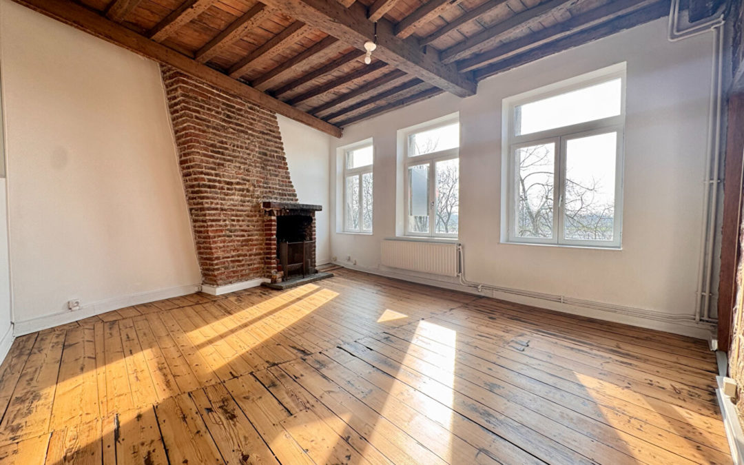 T4 EN DUPLEX – CHARME DE L&rsquo;ANCIEN – DERNIER ÉTAGE