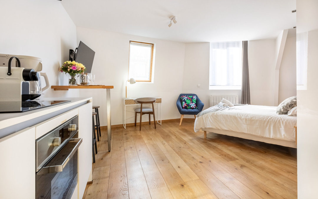 GRAND STUDIO EN DERNIER ETAGE – HYPER CENTRE