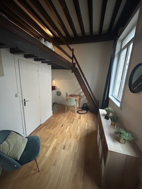À LOUER – Studio de 21 m², MISE A DISPOSITION DU MOBILIER, Rue Saint-Nicolas – GRAND&rsquo; PLACE