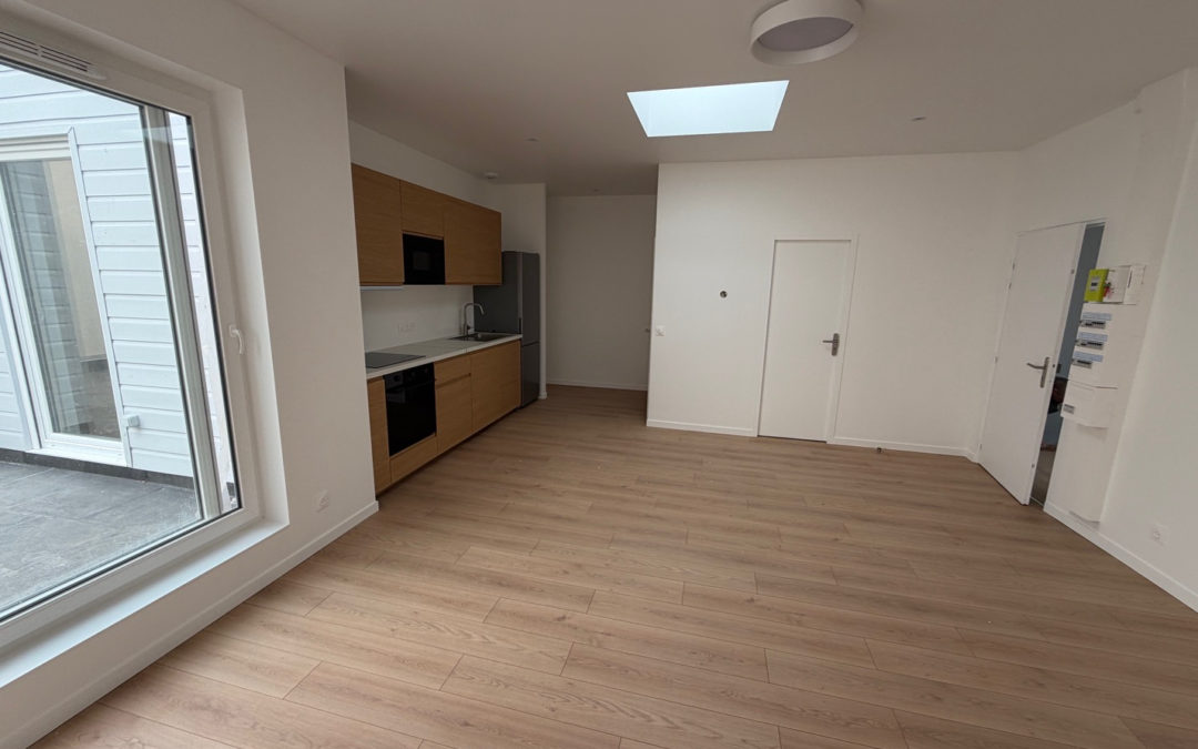 À LOUER – T3 de 68 m² avec patio, Rue de Valenciennes – JEAN BAPTISTE LEBAS