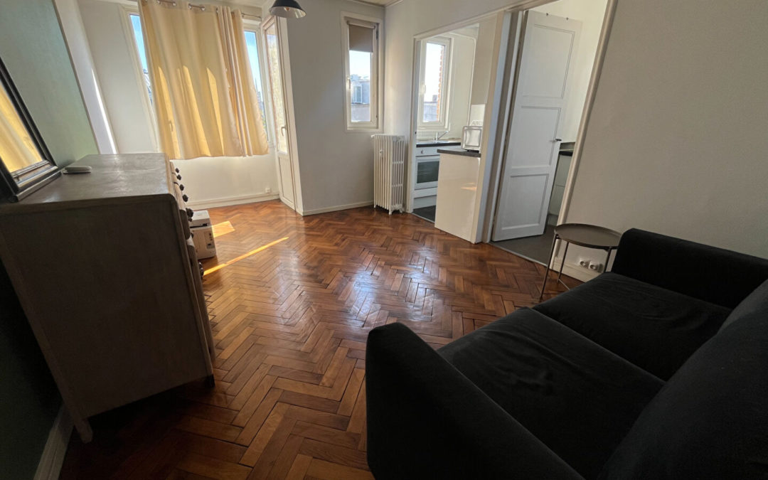 A LOUER – STUDIO MEUBLE de 27.91 m2 – Rue de l&rsquo;Hôpital Militaire – HYPERCENTRE