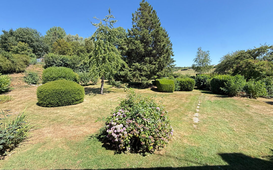 Belle maison familiale avec garage, sous-sol complet et grand terrain