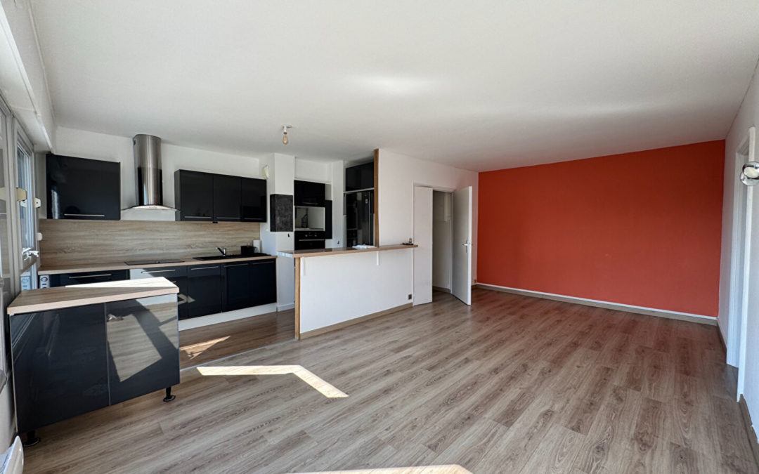 APPARTEMENT T3 AVEC 2 PARKINGS – SAINT MAURICE PELLEVOISIN