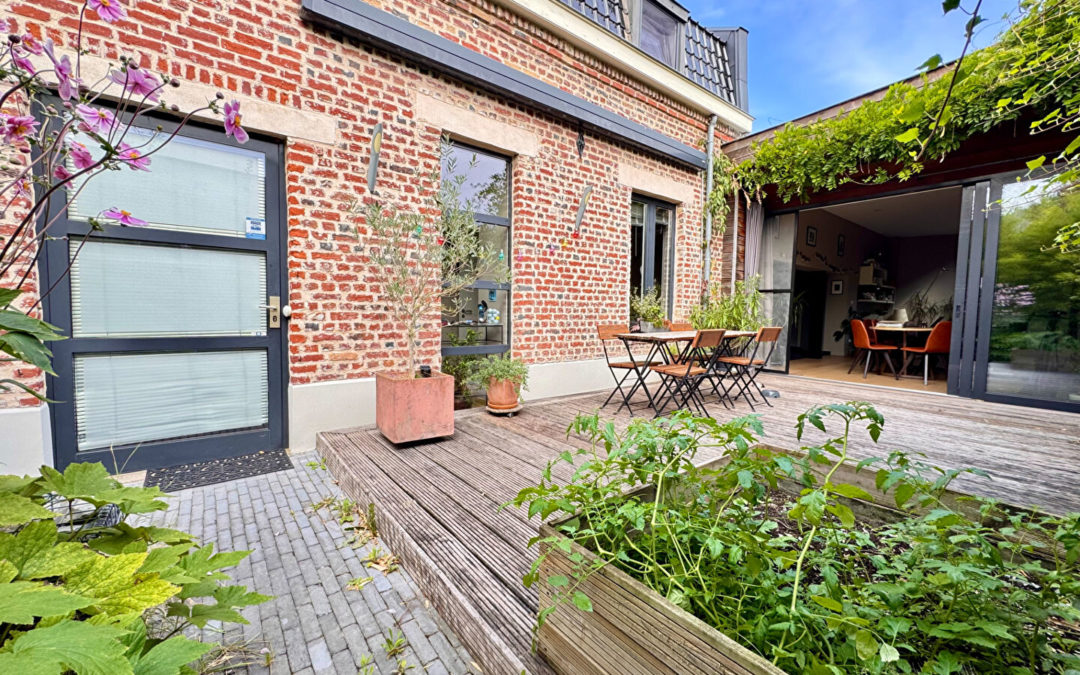 MAISON INDIVIDUELLE AVEC EXTERIEUR ET STATIONNEMENT – CANTELEU